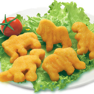 Фигурные кусочки филе цыпленка в панировке